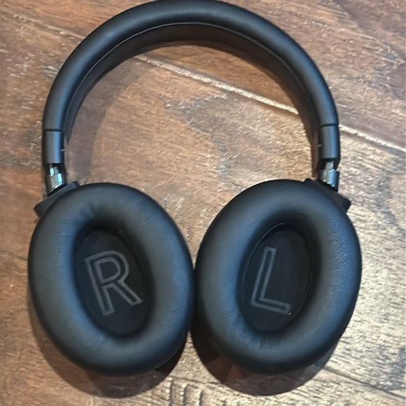 Black Wireless Bluetooth Headphones - Great Condition - Picture 2 of 8